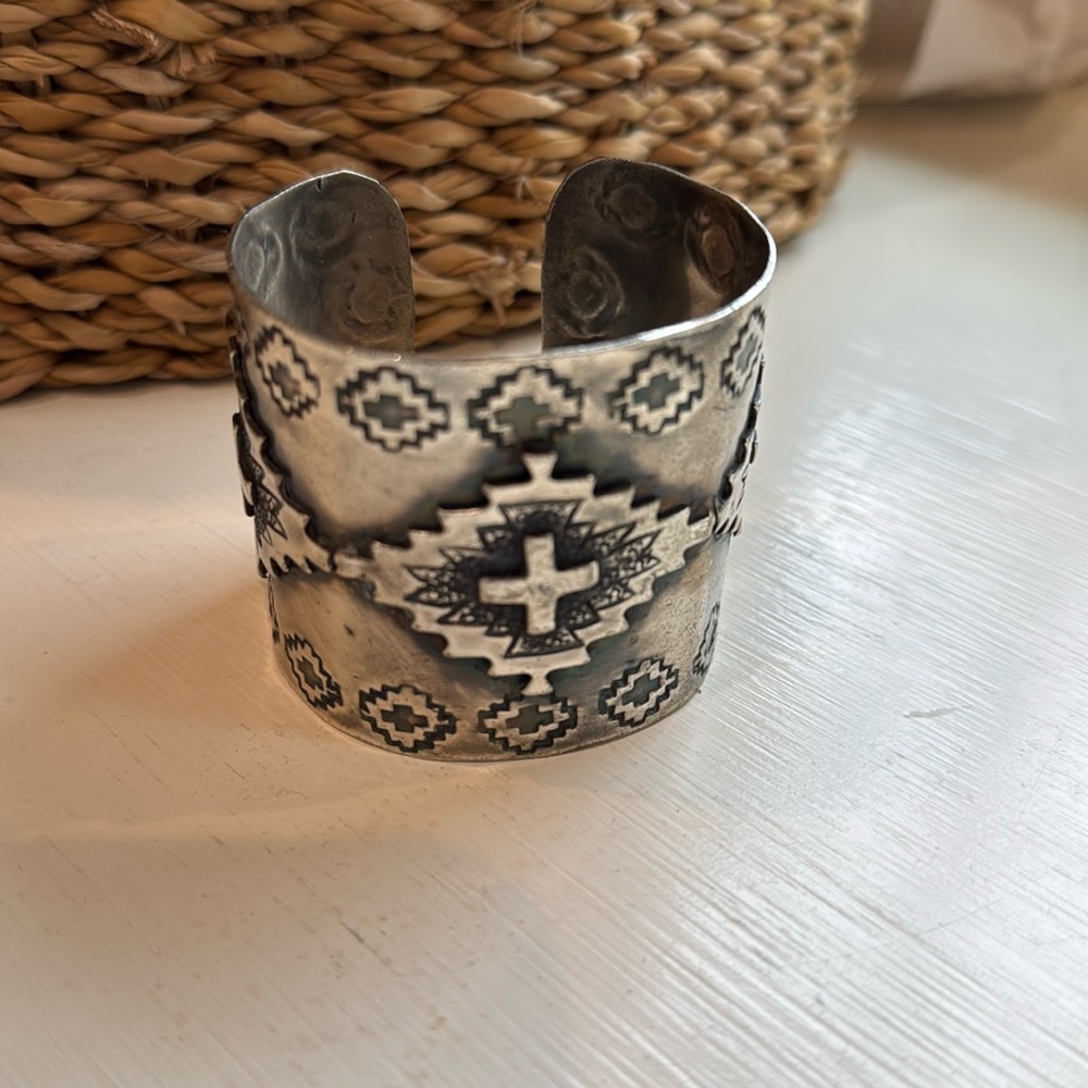 Western cuff.